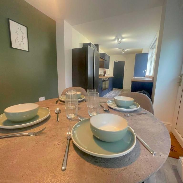 1 bedroom in a house share to rent - Photo 1