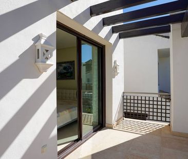 Luxury penthouse for rent in Benahavís, Andalusia - Photo 2