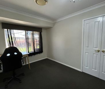 LARGE FAMILY HOME WITH A POOL! - Photo 1