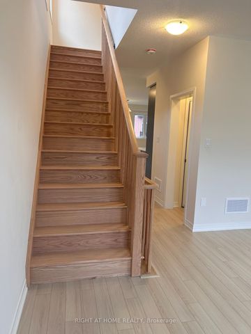 Townhouse For Lease | N8064778 - Photo 2