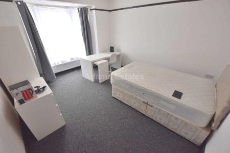 6 bedroom terraced house to rent - Photo 4