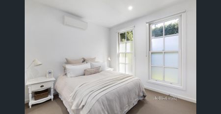 Stylish Executive Living in Prime Location - Photo 2