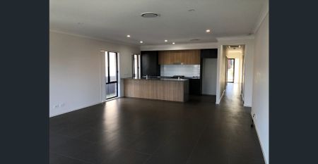 Modern family home in fantastic location - Photo 4