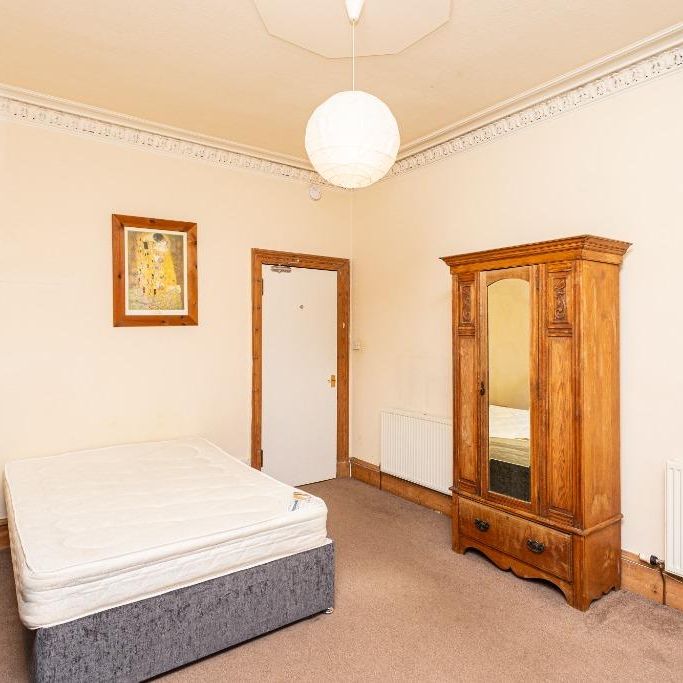3 bedroom flat to rent - Photo 1