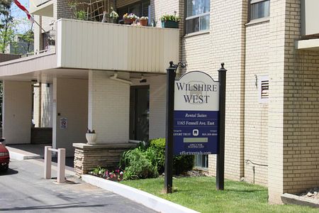 Wilshire West Apartments - Photo 3