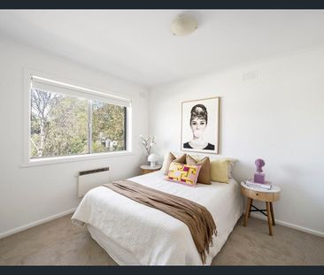 A Short-Term Inner-North Retreat — Fully Furnished | 6-Month Lease - Photo 3