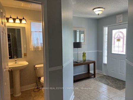 For Lease - 38 Fitzpatrick Court, Whitby, Ontario - Photo 2