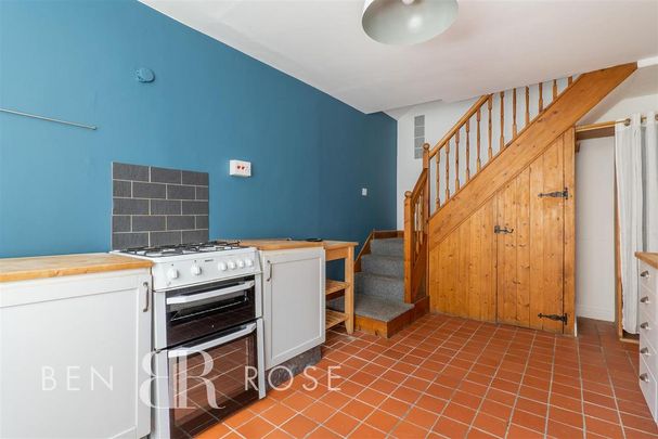 2 bedroom end of terrace house to rent - Photo 1