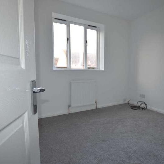 Coggeshall Grove, Wavendon Gate, MK7 - Photo 1