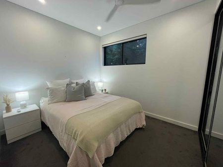 STUNNING MODERN 2 BEDROOM GARDEN APARTMENT - Photo 2