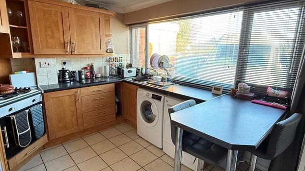 3 bedroom semi-detached house to rent - Photo 1