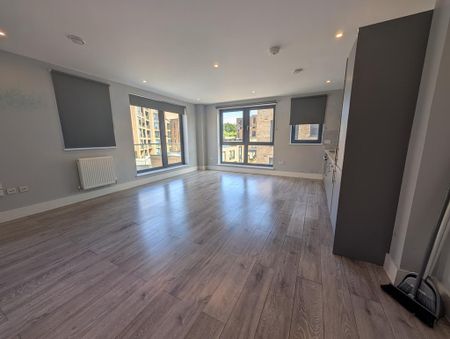 3 bedroom flat to rent - Photo 2