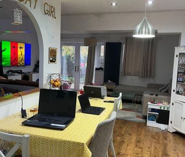 Room in a Shared House, Westmorland Close, E12 - Photo 4