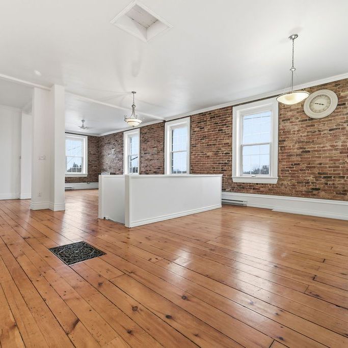 For Lease - 4 Elgin Street, Arnprior, Ontario - Photo 1