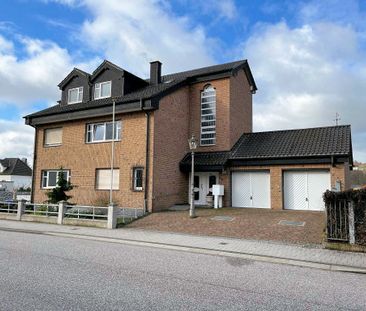 Gepflegte Dachgeschosswohnung mit PKW-Garage - Photo 2