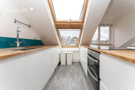 2 bedroom maisonette to rent - Photo 2