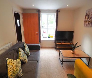 3 bedroom end of terrace house to rent - Photo 3