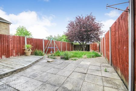 3 bedroom terraced house to rent - Photo 3
