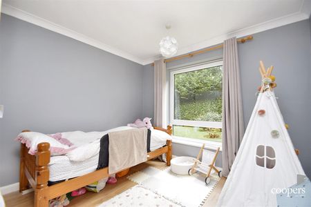 Woodlea Grove, Northwood, HA6 - Photo 3