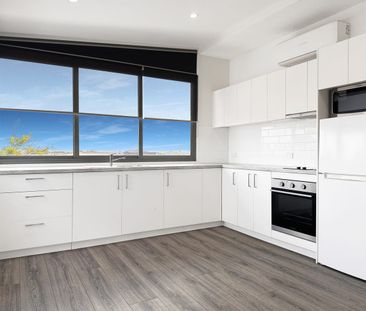 One Bedroom rooftop apartment with private courtyard - Photo 2