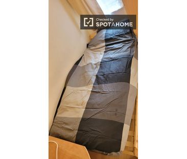 Room in a shared 7-bedroom flat for rent in Ballybough - Photo 2