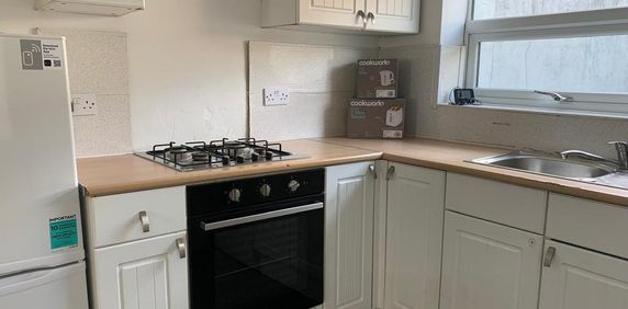 3 bedroom house of multiple occupation to rent - Photo 2