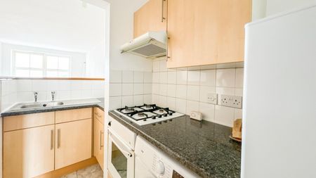1 bedroom Flat To Let - Photo 5