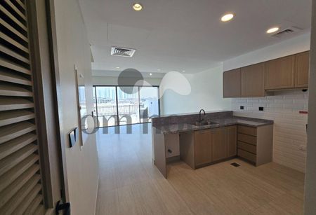 Single Row | Ready to Move | Lake & Park View - Photo 2