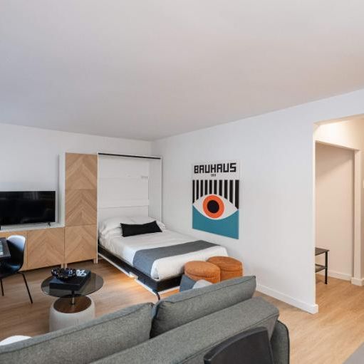Appartement Meublé Moderne à Louer – Centre-Ville de Montréal - Photo 1
