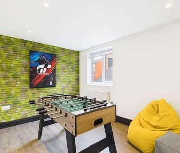 Surrey Avenue :: Marsland Green, WN7 - Photo 2