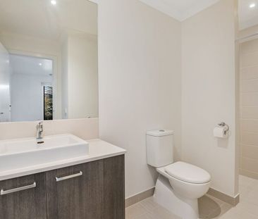 Convenient Family Comfort with Dual Living & Stylish Outdoor Entert... - Photo 6