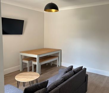 5 Bed Semi-Detached House, Lawn Road, BS16 - Photo 4