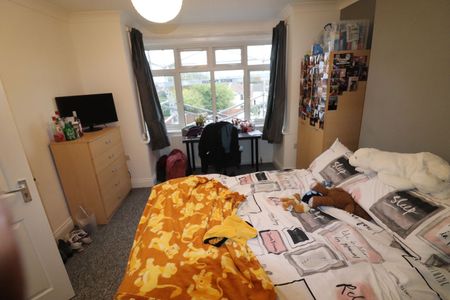 6 Bed Semi-Detached House, Arnold Road, SO17 - Photo 3