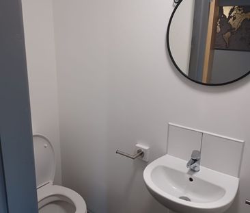 Room in a Shared Flat, Renshaw Street, L1 - Photo 3