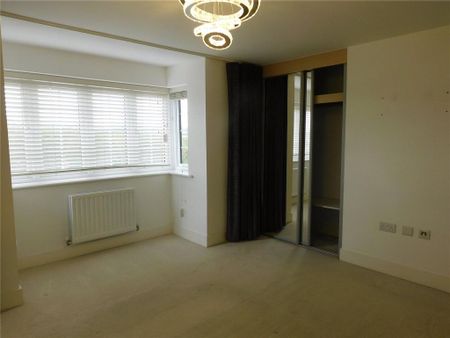 4 bedroom detached house to rent - Photo 2