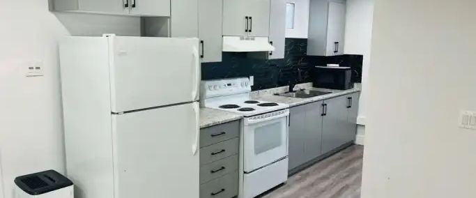 1051 Main St E, Hamilton, ON L8M 1N5 | 1051 Main St E, Hamilton - Photo 1