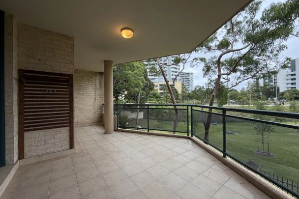 Exquisite, Restored Apartment Within Carlingford West School Catchment - Photo 1