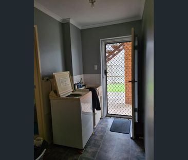 GROUND FLOOR TWO BEDROOM UNIT - WALK TO THE WATERFRONT - Photo 4