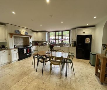 4 bedroom detached house to rent - Photo 4