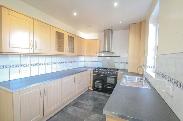 3 bedroom end of terrace house to rent - Photo 1