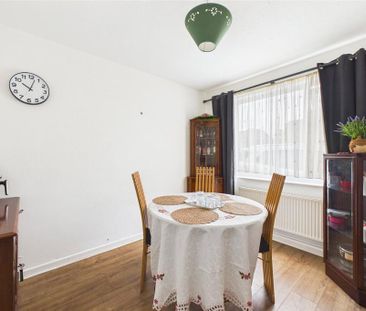 3 bedroom detached house to rent - Photo 2