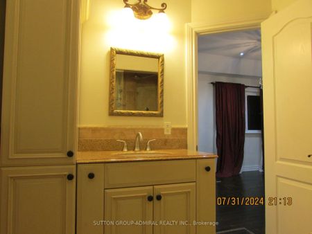 Detached Home For Lease | N9244900 - Photo 2