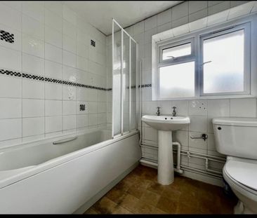 3 Bed Flat, Wellow Close, SO18 - Photo 6