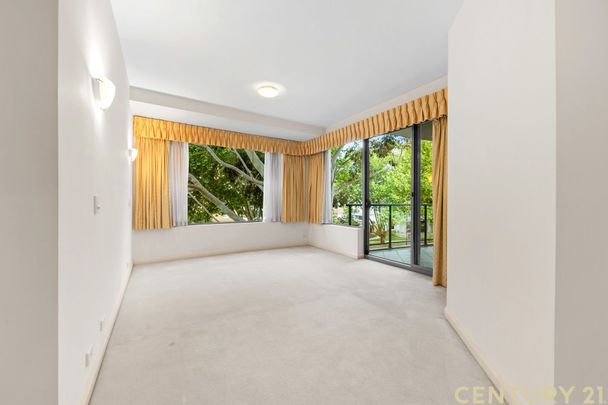 South Perth Stunner&comma; Available Now&excl; - Photo 1