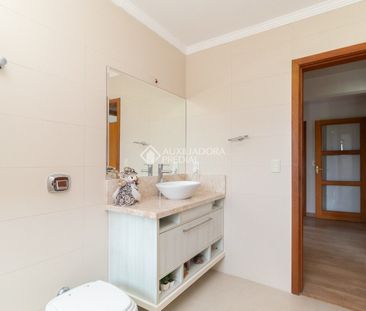 Casa com 4 quartos e 260m² para alugar em Serraria, Porto Alegre. - Foto 6