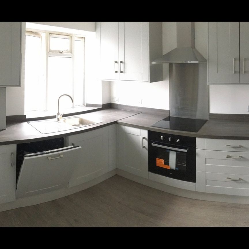 3 Bed Flat, Leigham Hall, SW16 - Photo 1