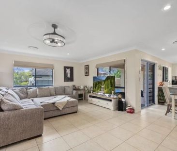 Family-Friendly Living with a Pool in Annandale - Photo 1