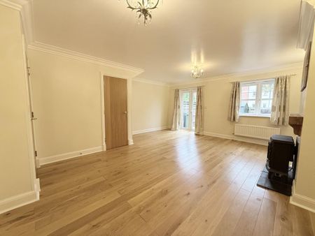 3 bedroom semi-detached house to rent - Photo 2