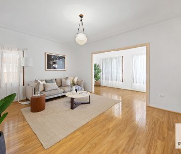 Charming Classical Family Home - Photo 3