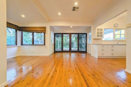 Peaceful Blue Mountains Living in the Heart of Warrimoo - Photo 2